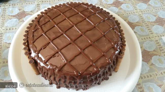 Tort cu Crema de Ciocolata si Capsuni