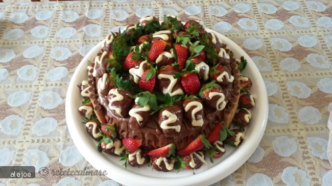 Tort cu Crema de Ciocolata si Capsuni
