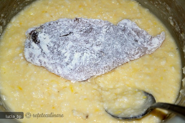 Snitel de Pui in Crusta de Orez