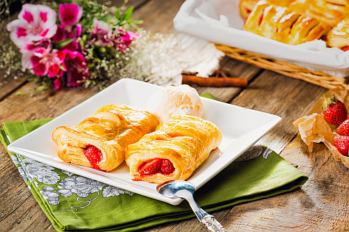 Strudel cu capsuni