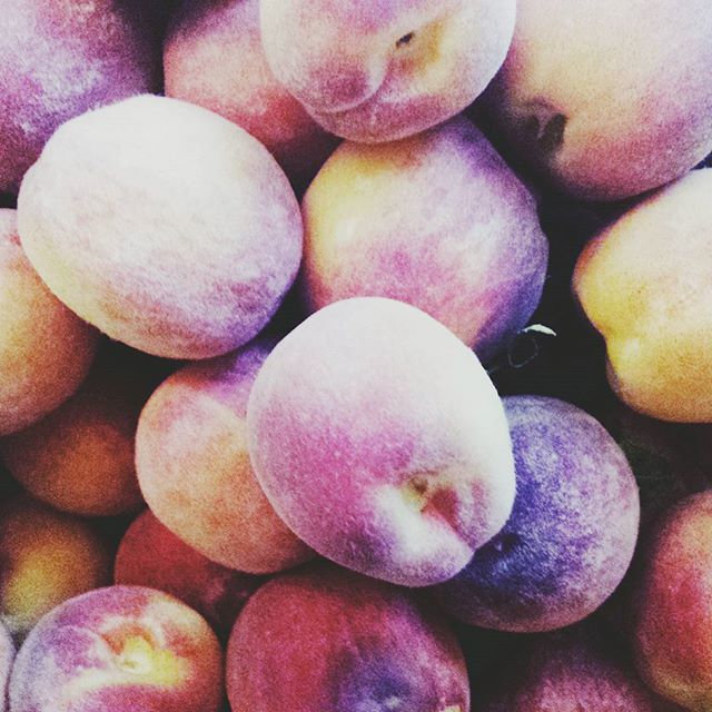 Cele mai frumoase poze cu piersicile romanesti de pe Instagram