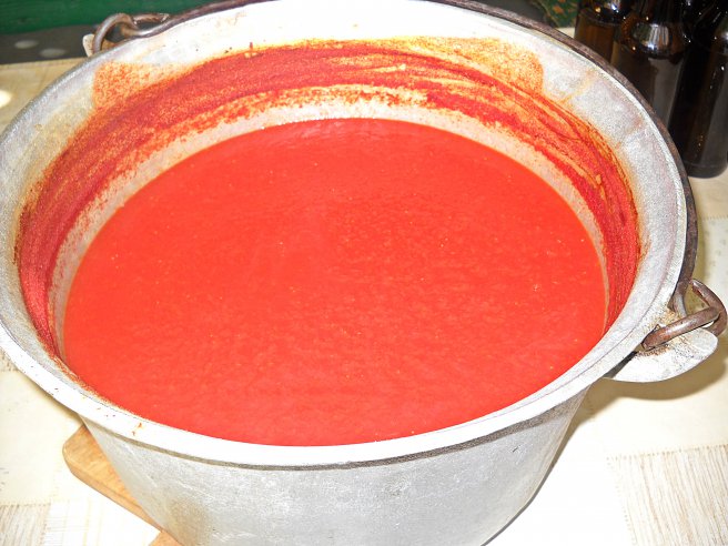 Cum se face sucul de roșii pentru iarnă