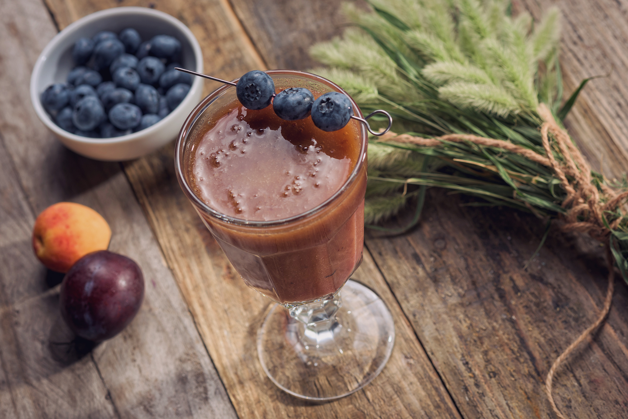 Smoothie cu Afine Caise si Prune