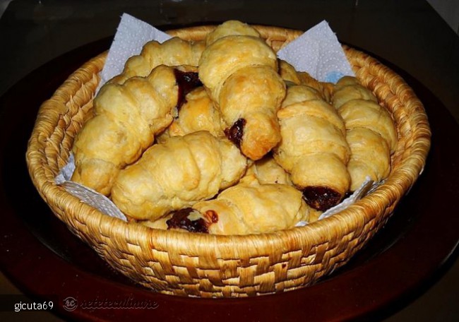 Mini croissante cu ciocolata