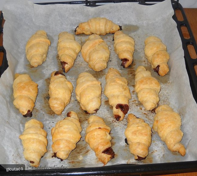 Mini croissante cu ciocolata