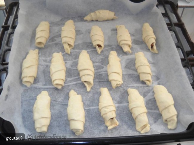 Mini croissante cu ciocolata