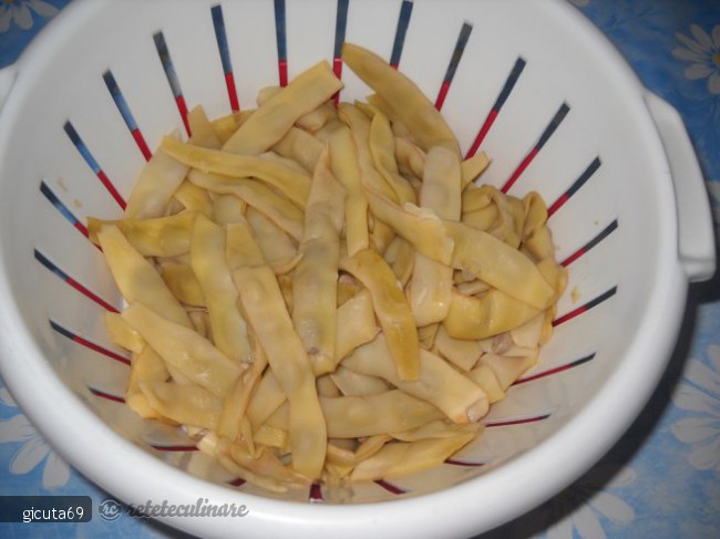 Salata de fasole galbena cu maioneza