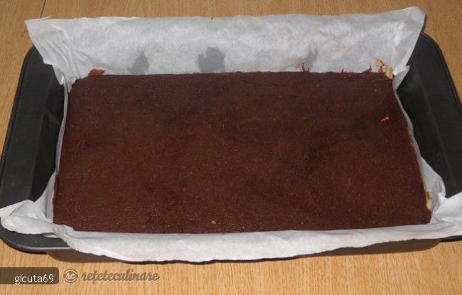 Rulada de cacao cu branza dulce