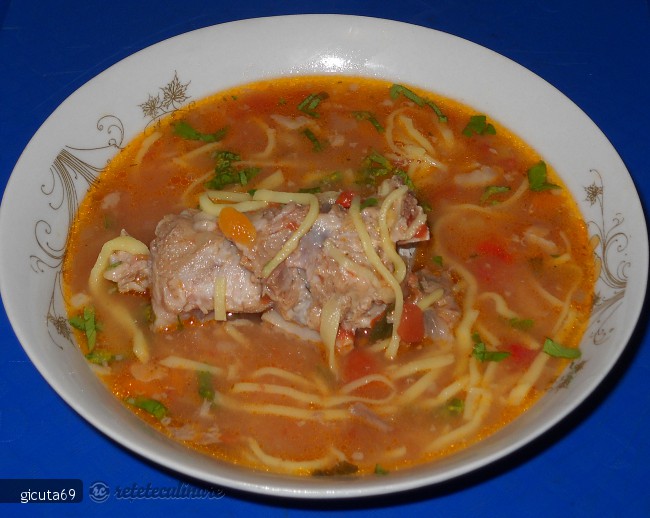 Ciorba de sira de porc cu taitei de casa