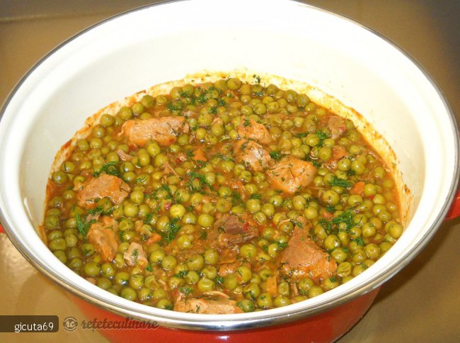 Mancare de Mazare cu Carne de Porc
