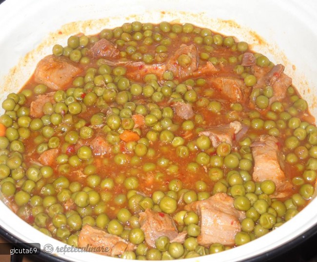Mancare de Mazare cu Carne de Porc