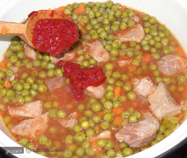 Mancare de Mazare cu Carne de Porc