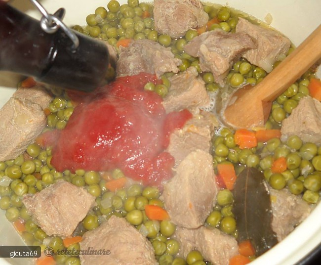 Mancare de Mazare cu Carne de Porc