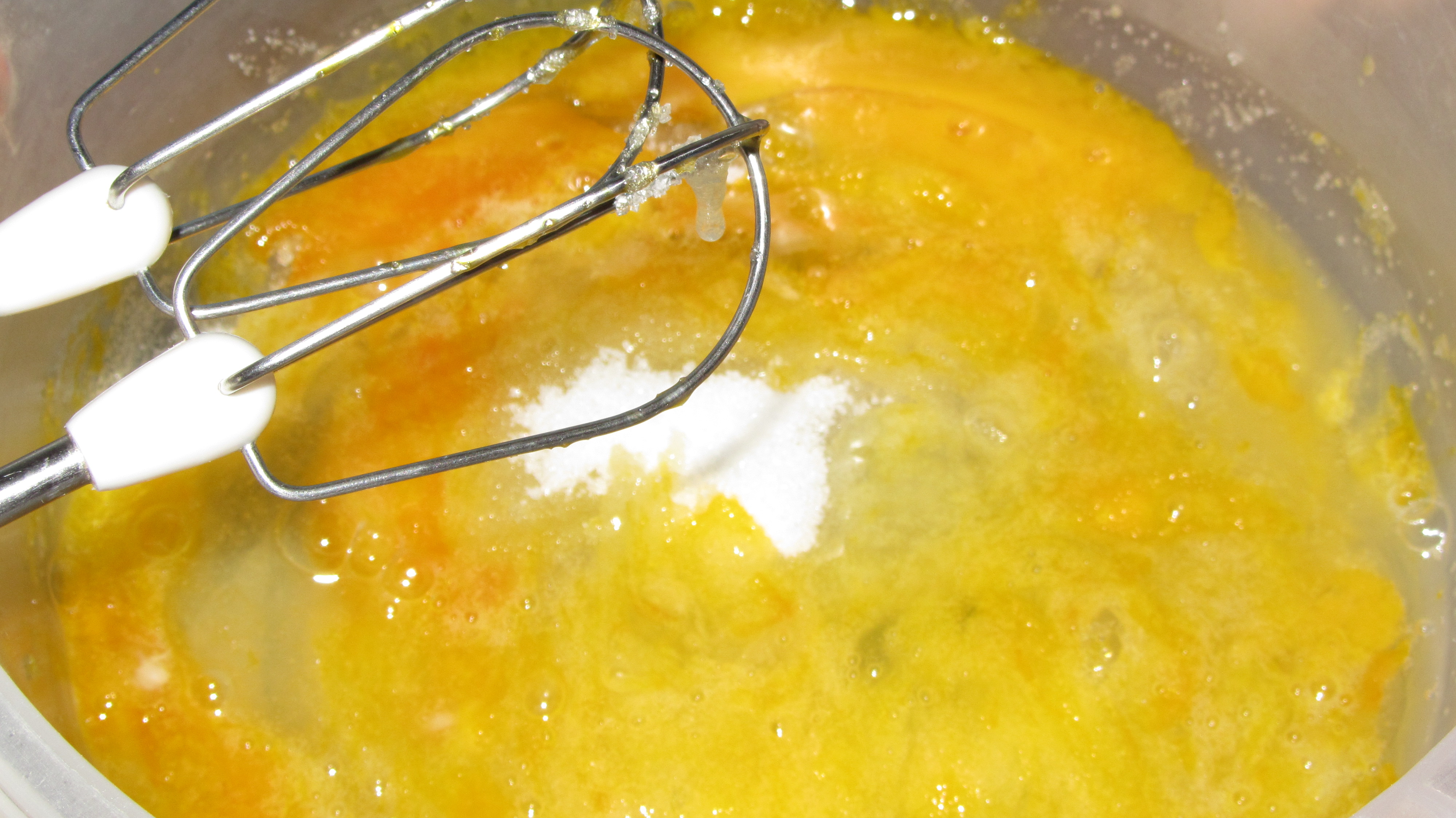 Tort cu mere caramelizate, banane si crema de vanilie