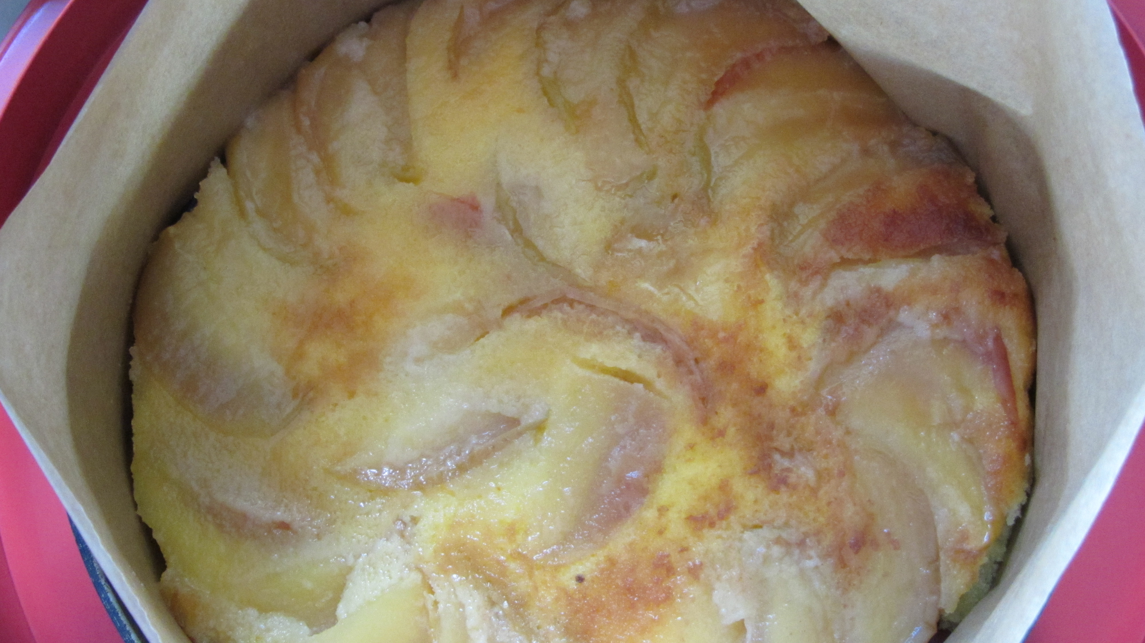 Tort cu mere caramelizate, banane si crema de vanilie