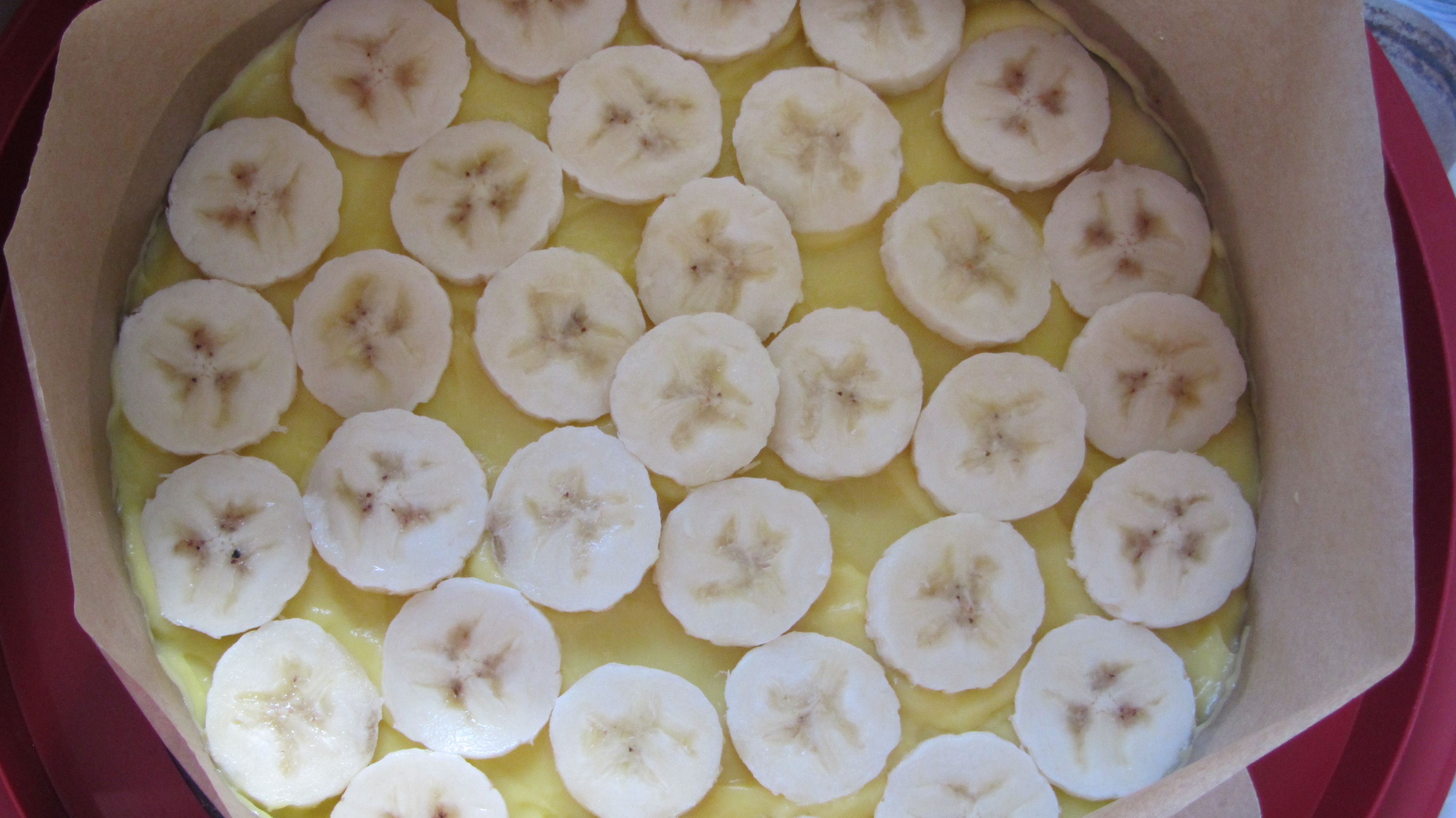 Tort cu mere caramelizate, banane si crema de vanilie