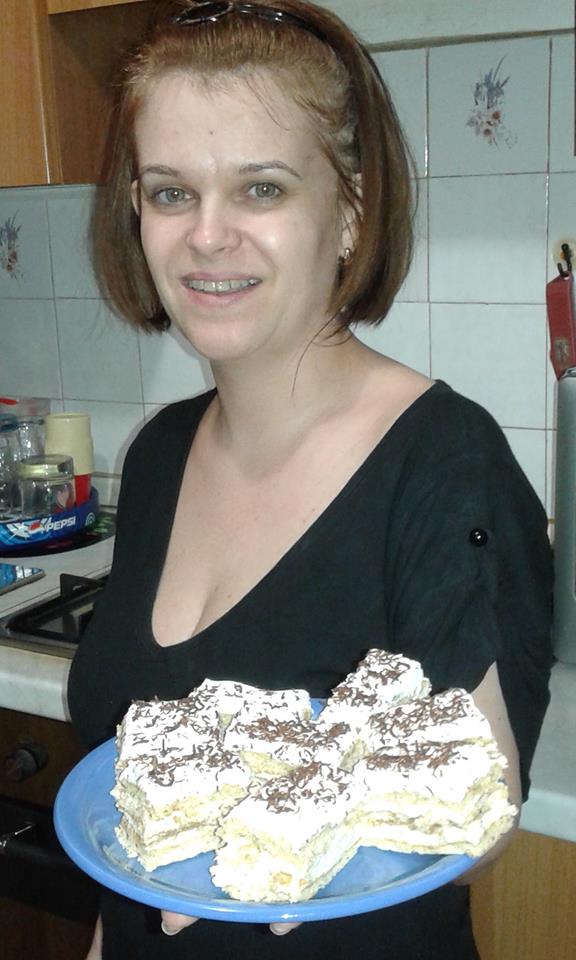 Prajitura cu foi de nuca, biscuiti si cafea