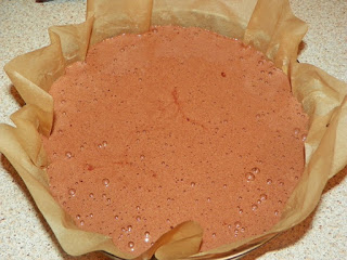 Tort cu capsune si crema de ciocolata alba