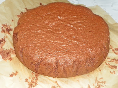 Tort cu capsune si crema de ciocolata alba