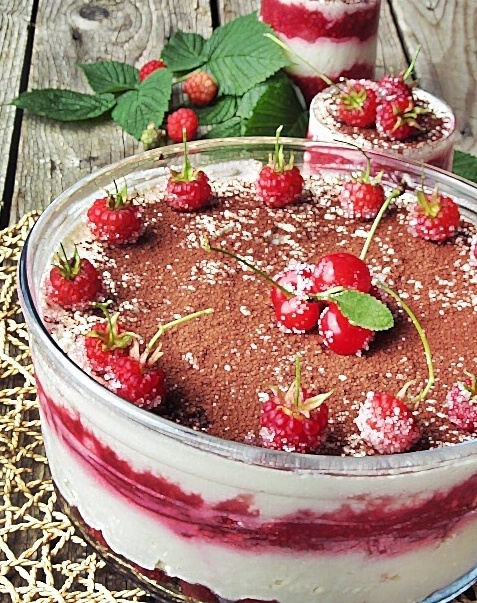 Tiramisu cu piure de zmeura