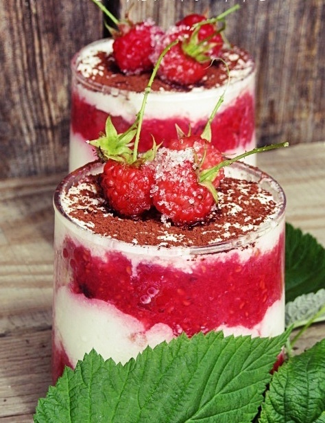 Tiramisu cu piure de zmeura