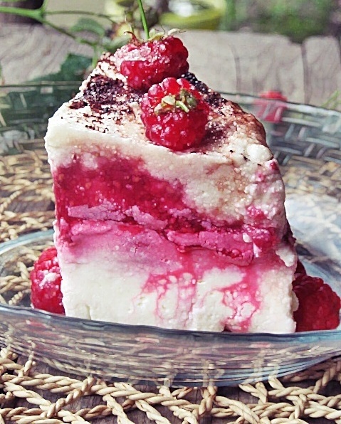 Tiramisu cu piure de zmeura