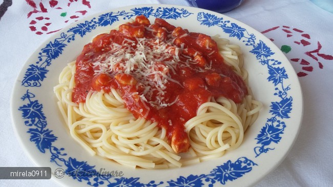 Spaghete cu Piept de Pui in Sos de Rosii