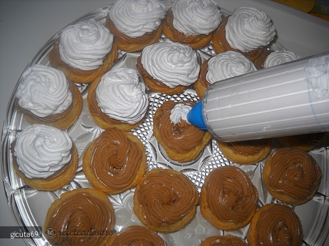 Choux-uri cu Crema de Ness si Ciocolata