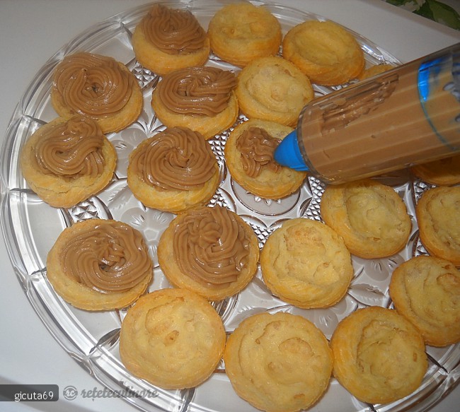 Choux-uri cu Crema de Ness si Ciocolata