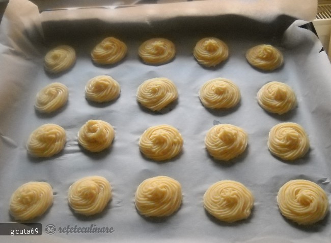 Choux-uri cu Crema de Ness si Ciocolata