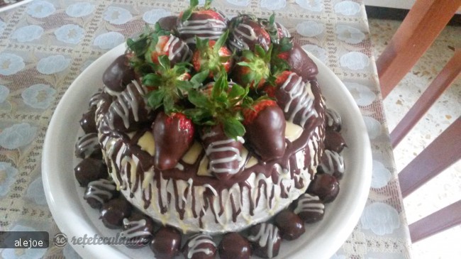 Tort Aniversar Copii cu Blat de Cacao si Crema Mascarpone