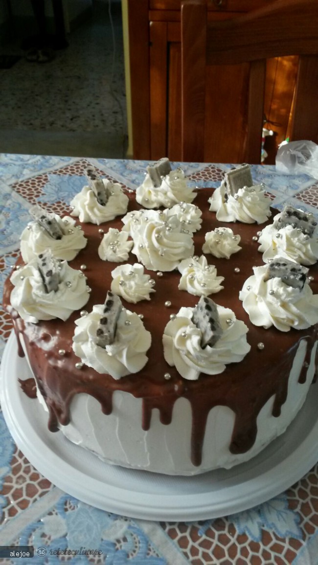 Tort Aniversar Copii cu Blat de Cacao si Crema Mascarpone