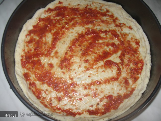 Pizza cu ananas si piept de pui
