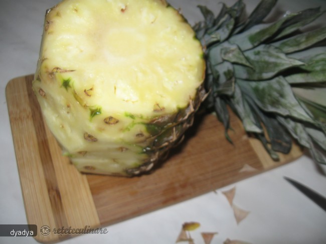 Pizza cu ananas si piept de pui