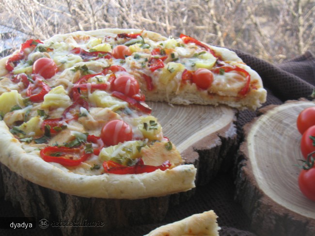 Pizza cu ananas si piept de pui
