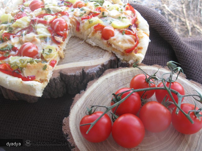 Pizza cu ananas si piept de pui