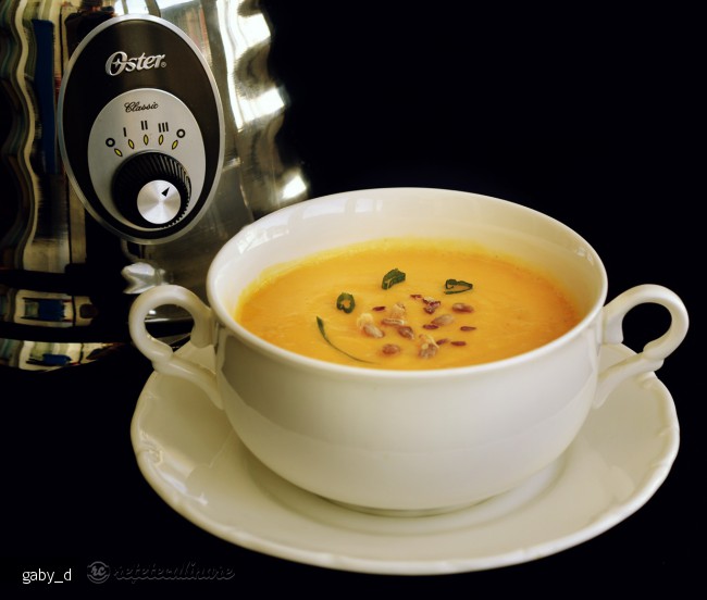 Supa Crema de Dovleac Copt - de post, pregatita cu blenderul Oster