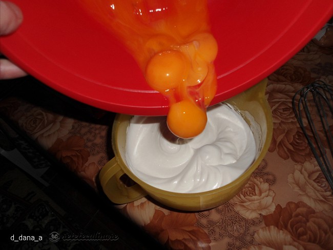 Tort cu crema de sampanie