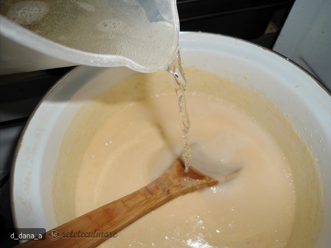 Tort cu crema de sampanie