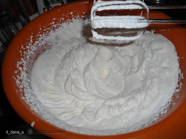 Tort cu crema de sampanie