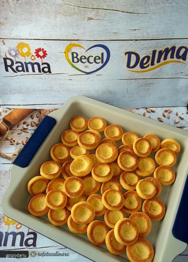 Piersici cu crema de ciocolata si nuci