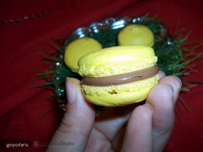 Macarons cu Crema de Ciocolata