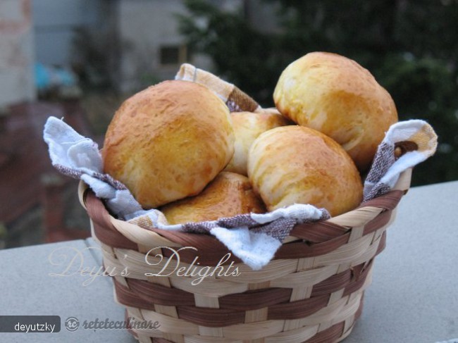 Chifle Dulci cu Mere si Nuci