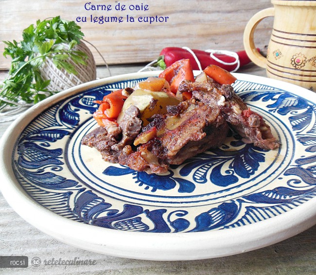 Carne de oaie cu legume la cuptor