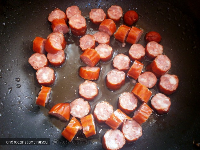 Farfalle cu carnati in sos de rosii