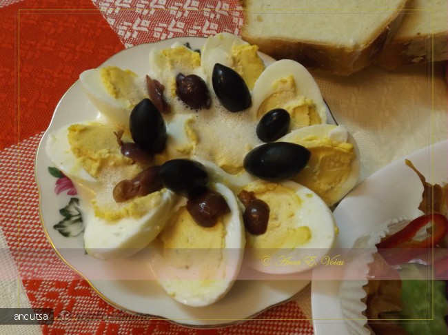 Cosulete cu branza si oua cu maioneza