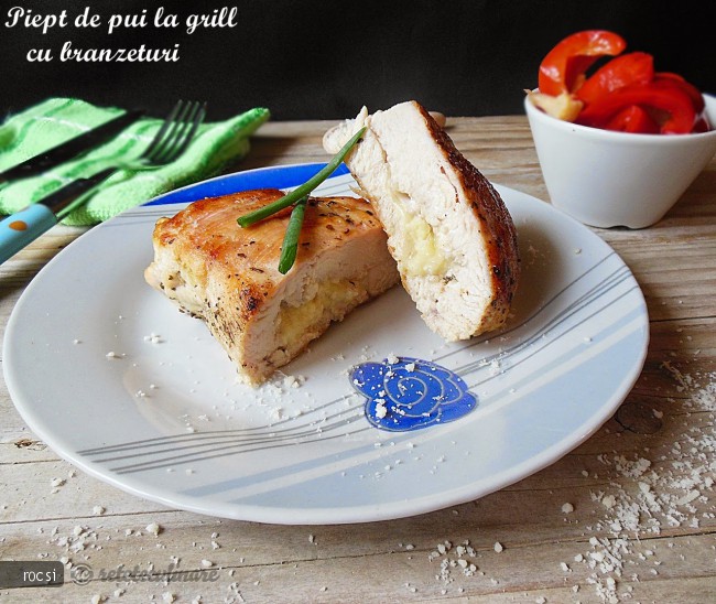 Piept de pui la grill cu branzeturi