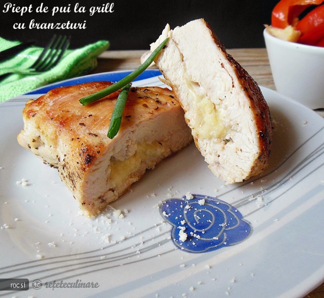 Piept de pui la grill cu branzeturi