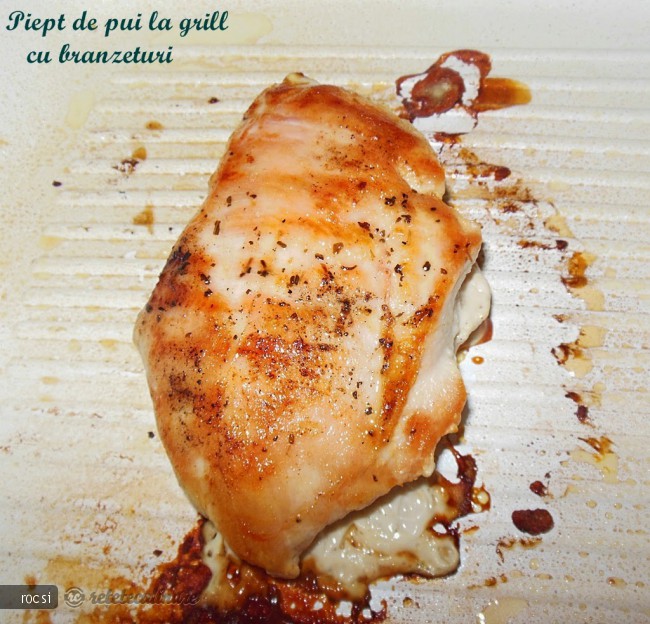 Piept de pui la grill cu branzeturi