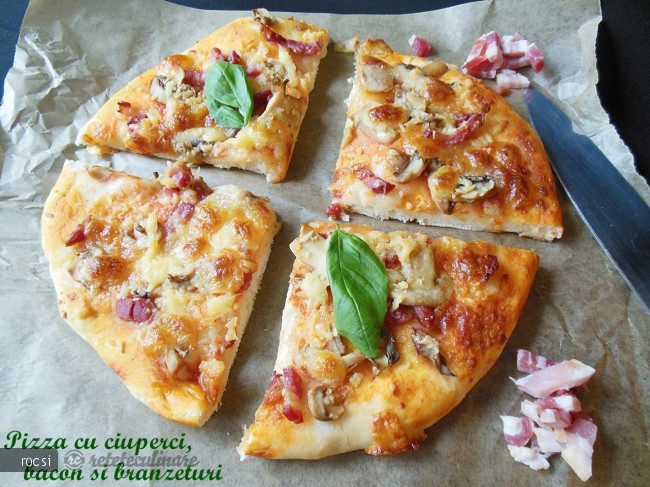 Pizza cu ciuperci, bacon si branzeturi